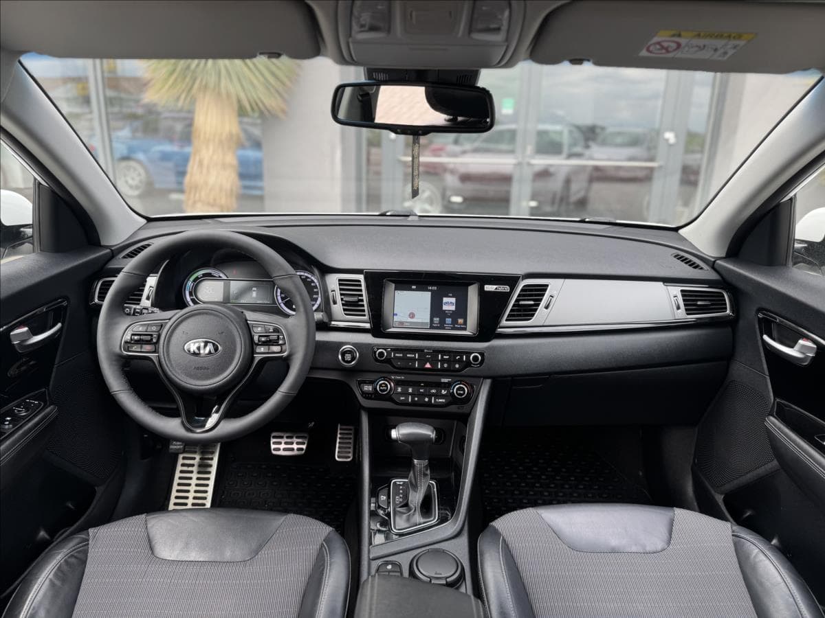 2017 Kia NIRO - 11