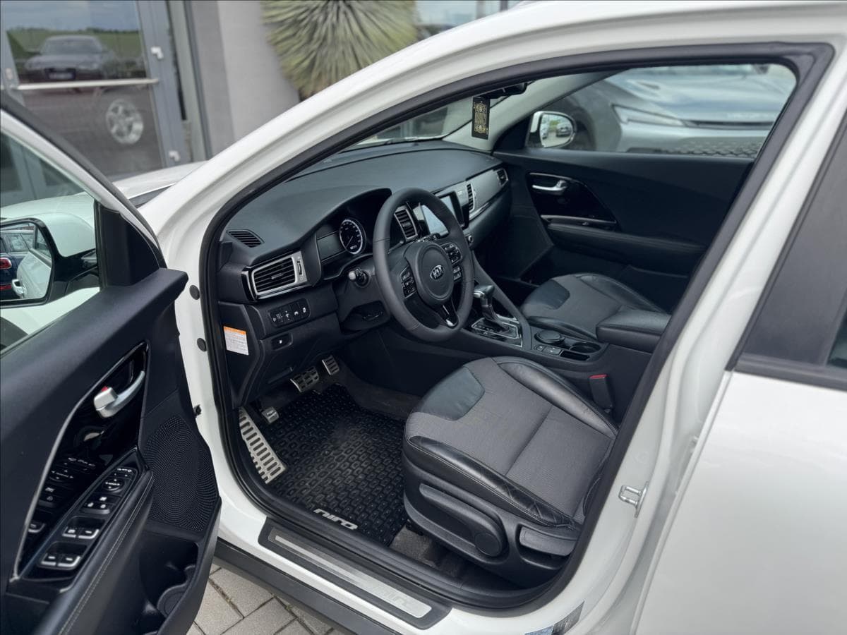 2017 Kia NIRO - 9