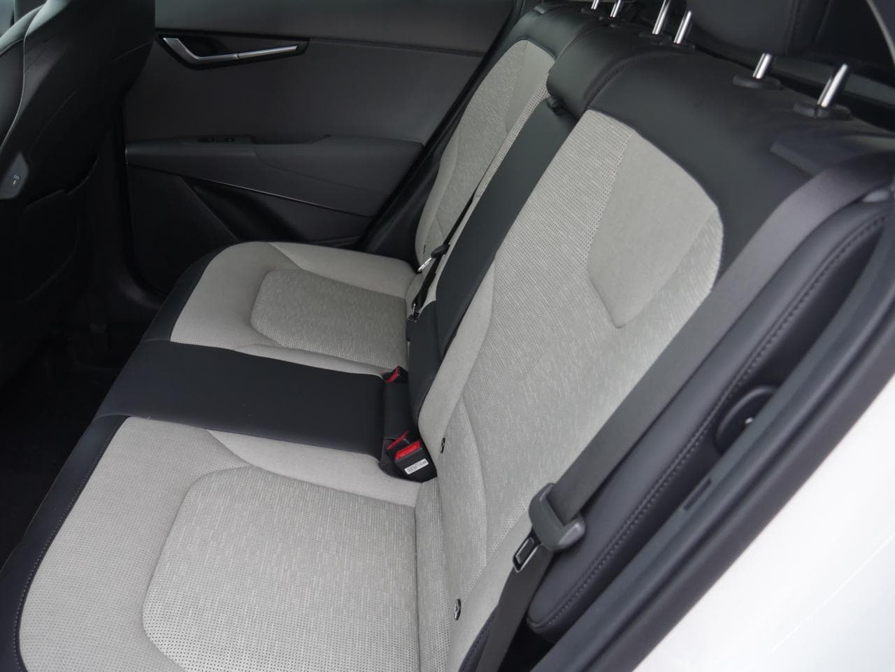 2022 Kia NIRO - 18