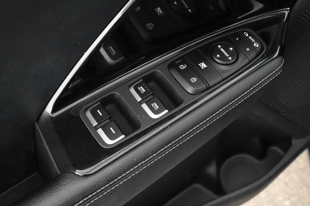 2020 Kia NIRO - 16