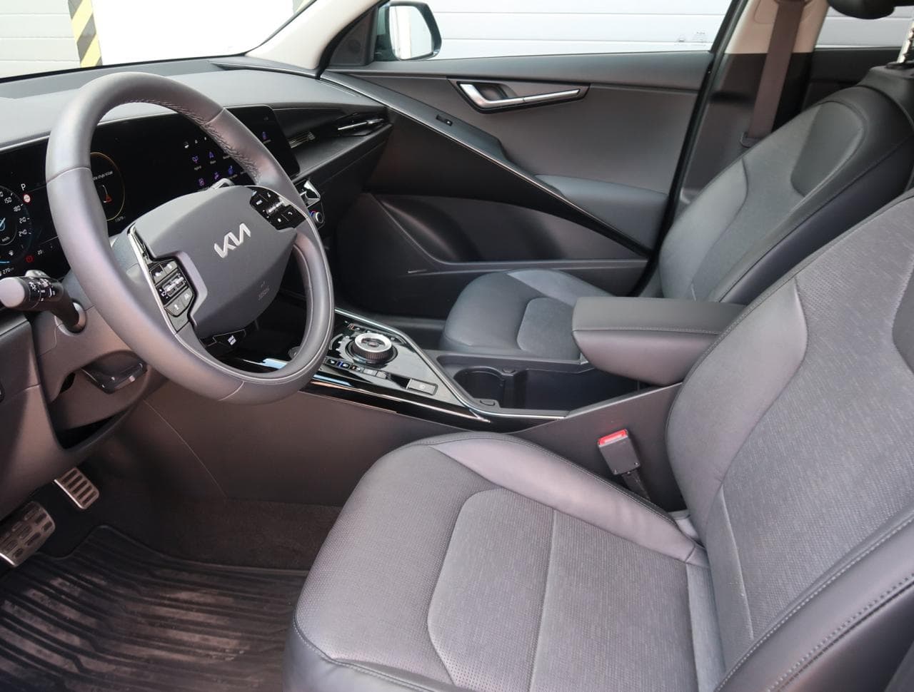 2023 Kia NIRO - 16