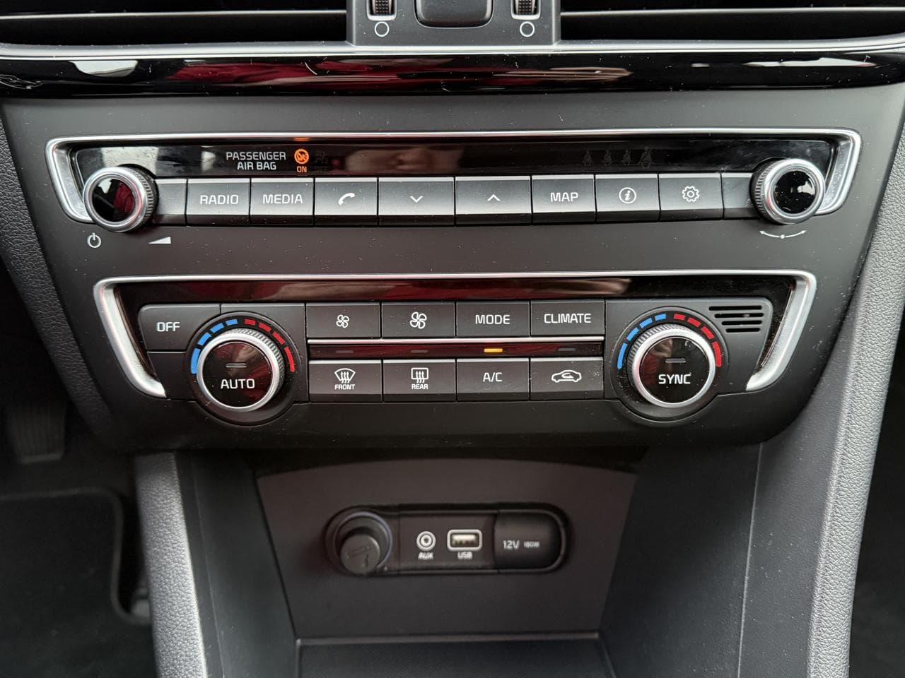 2018 Kia OPTIMA - 32