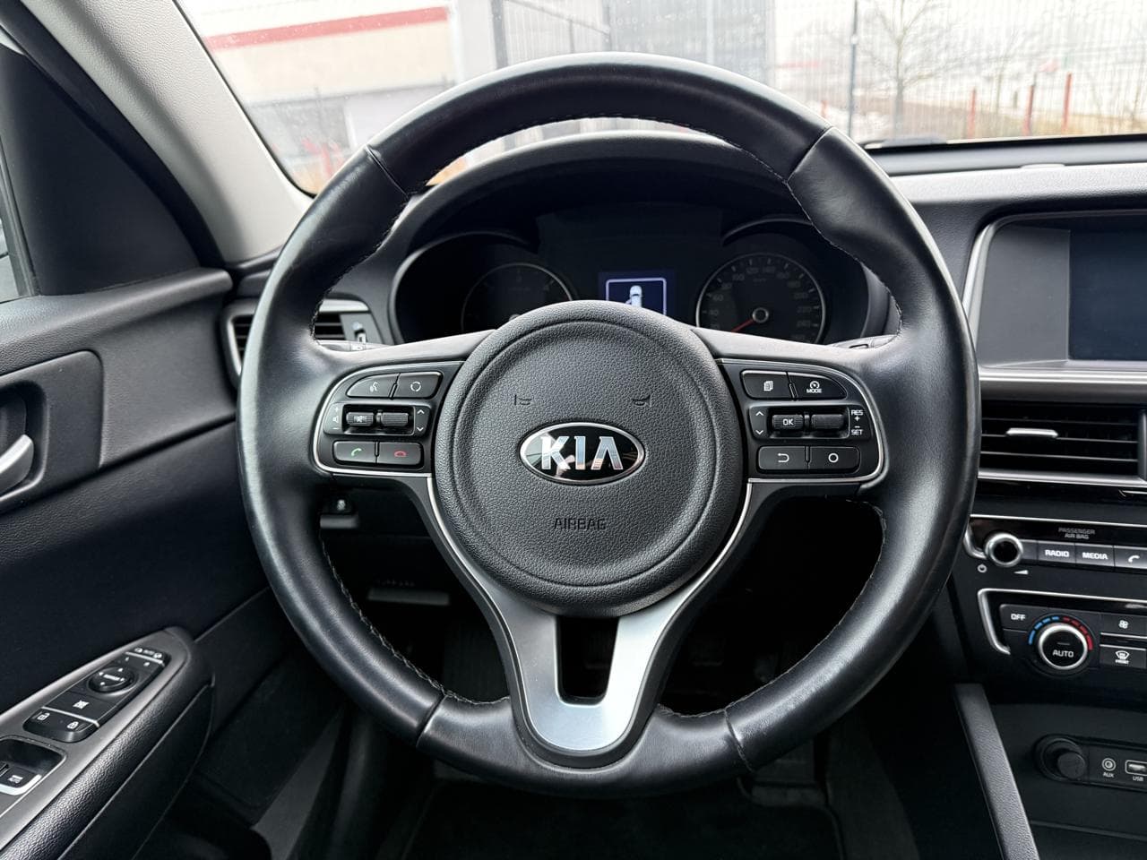 2018 Kia OPTIMA - 24