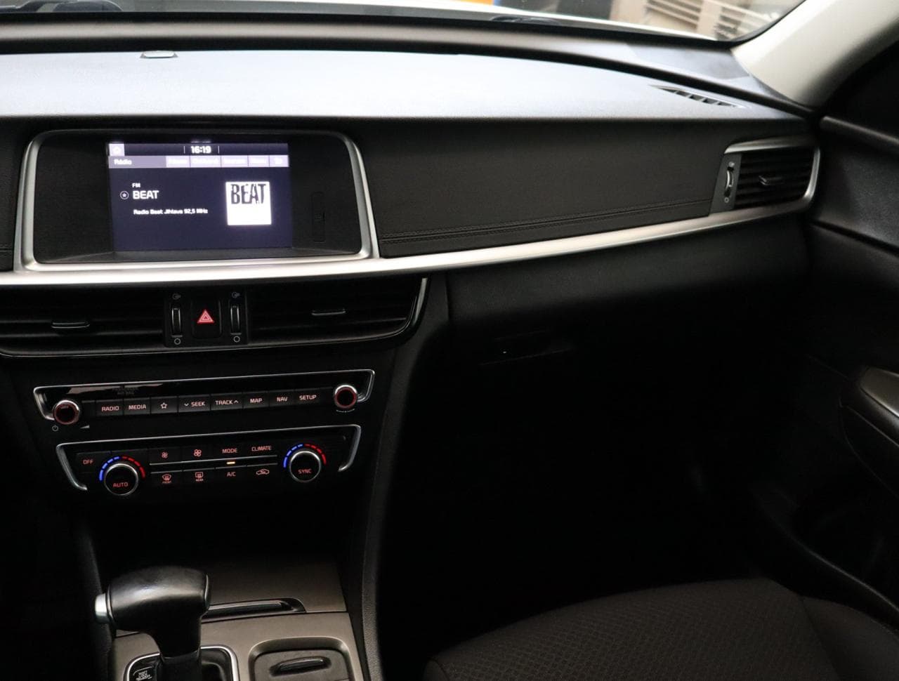 2019 Kia OPTIMA - 19