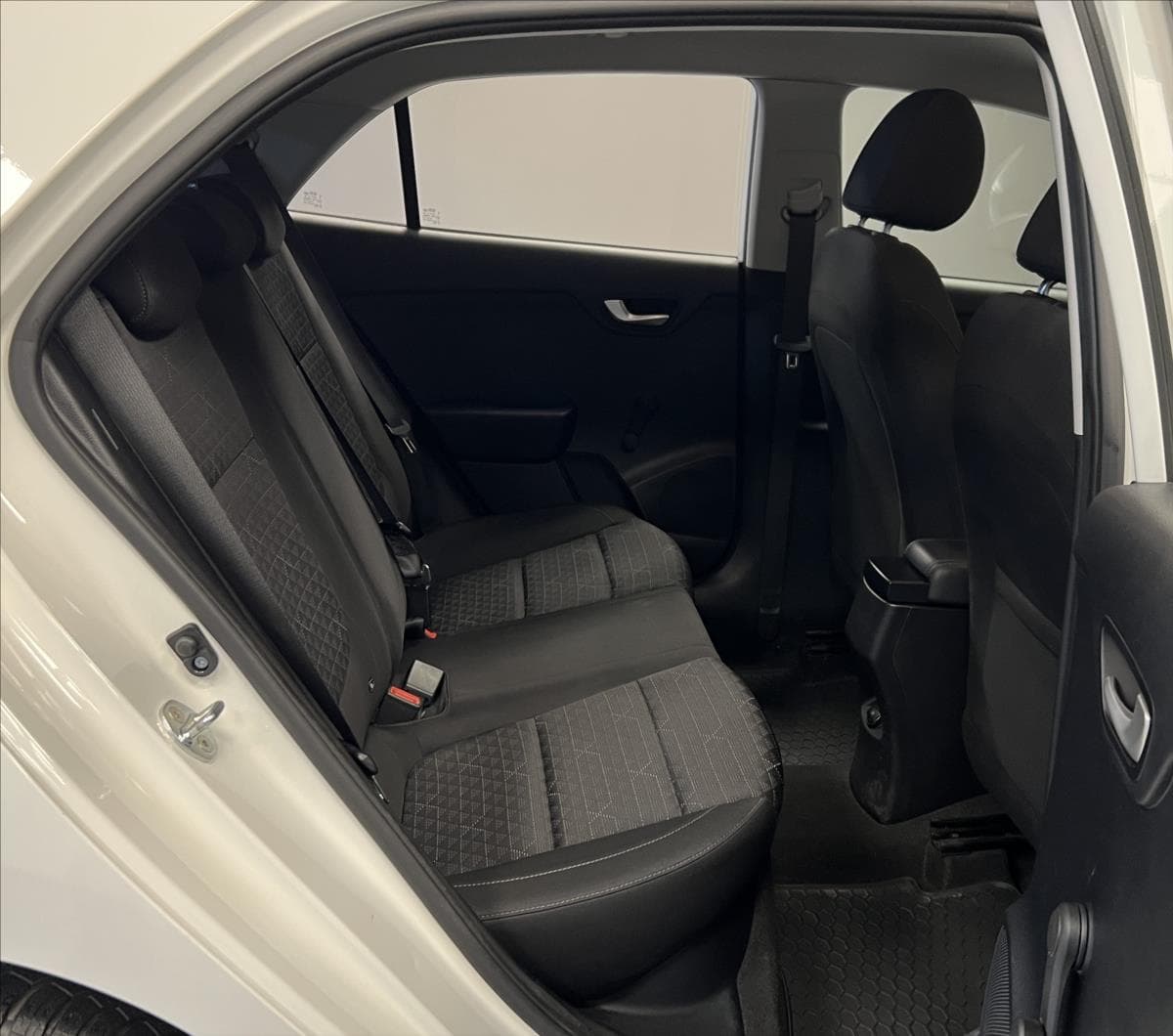 2020 Kia Rio - 11