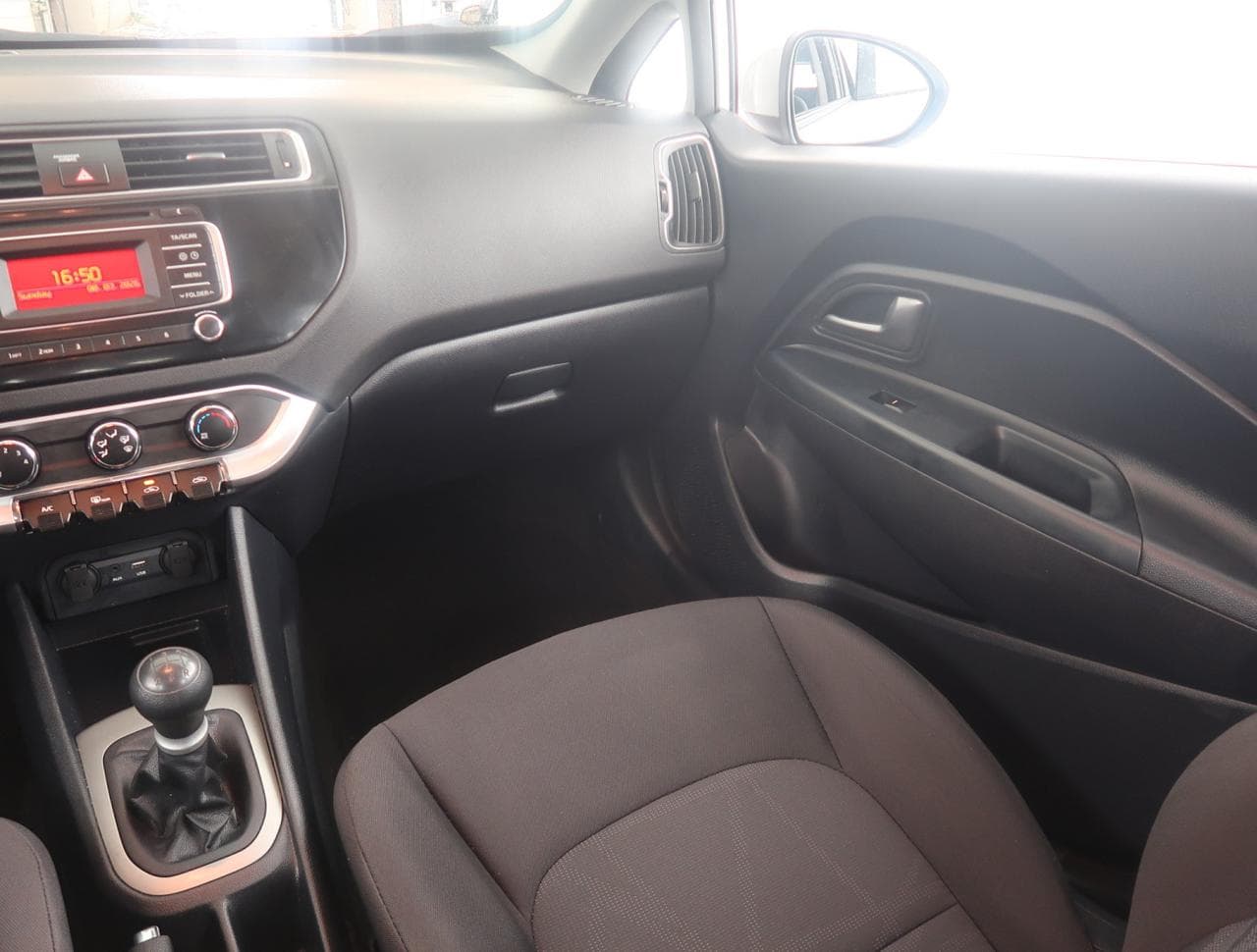 2016 Kia Rio - 11
