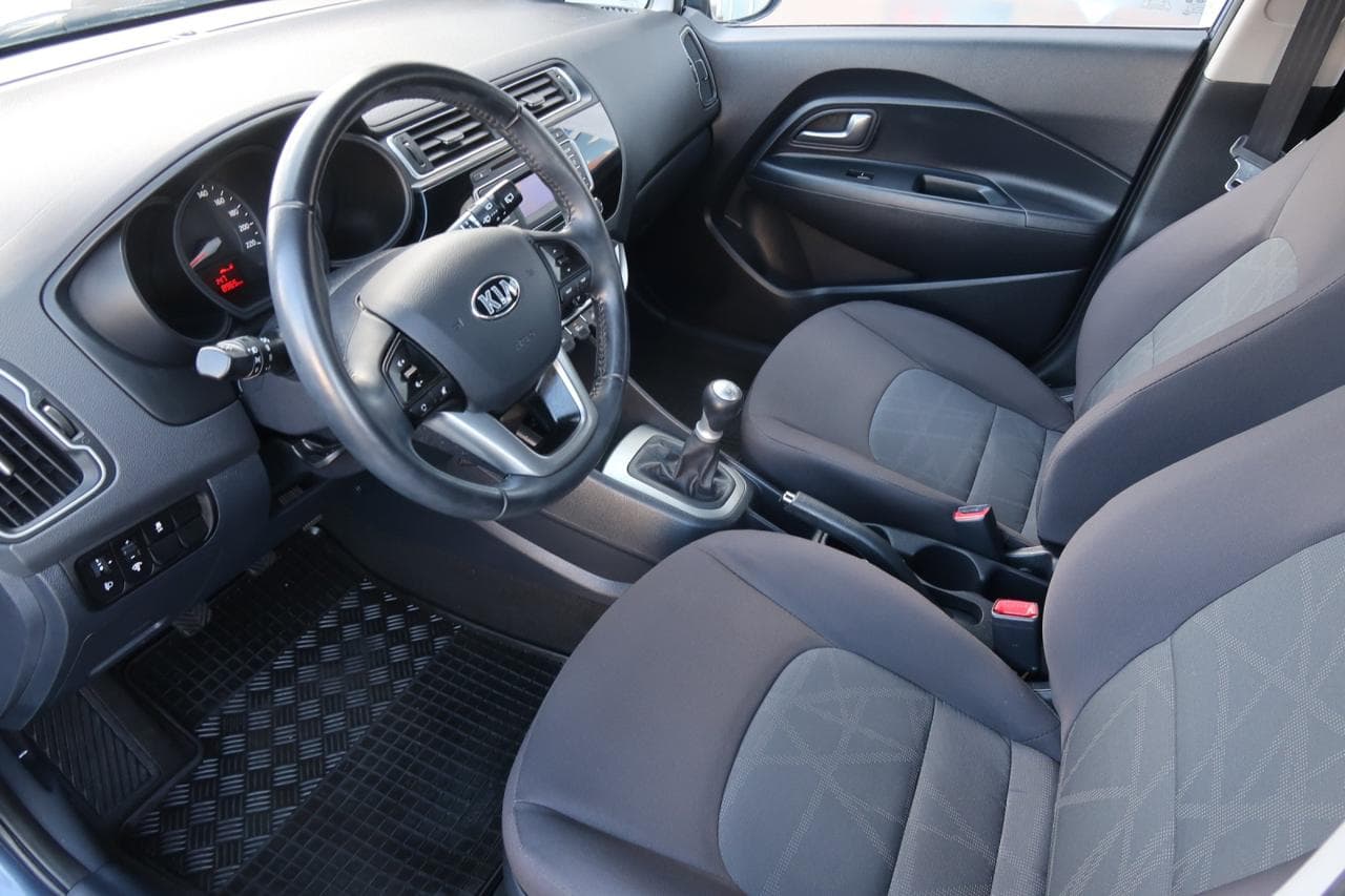 2016 Kia RIO - 16