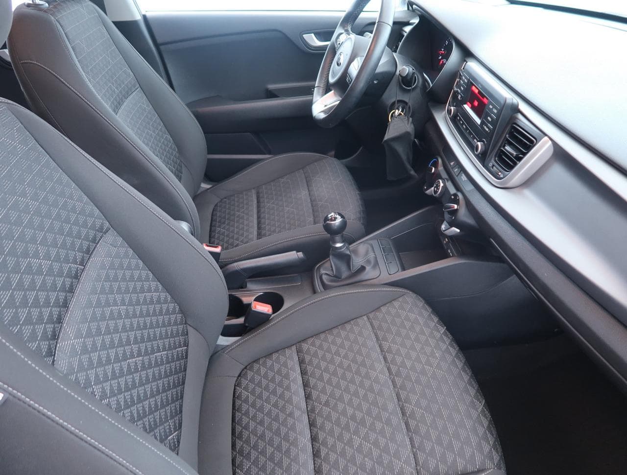 2021 Kia RIO - 12