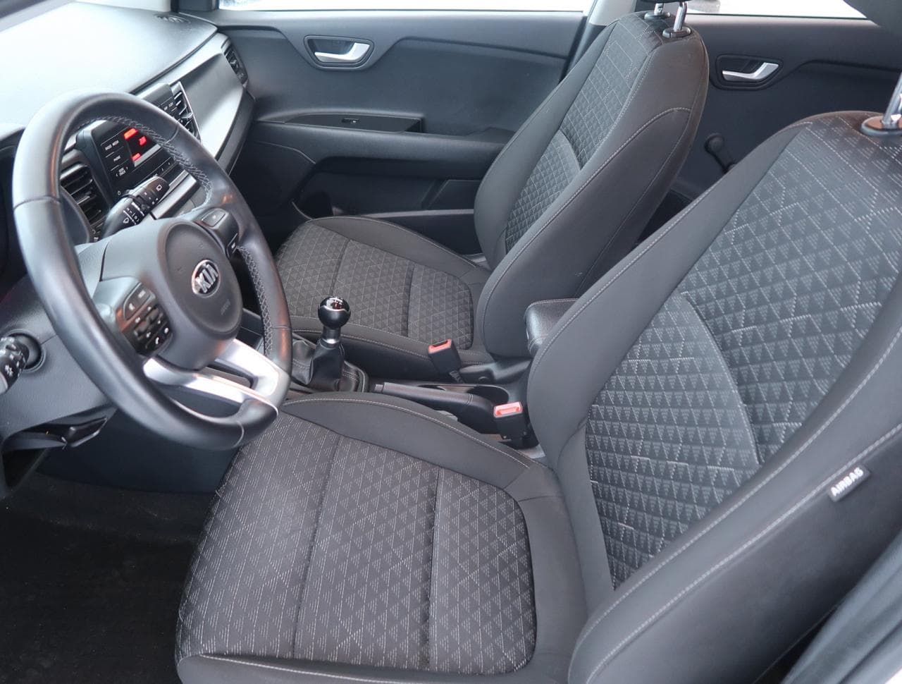 2021 Kia RIO - 16