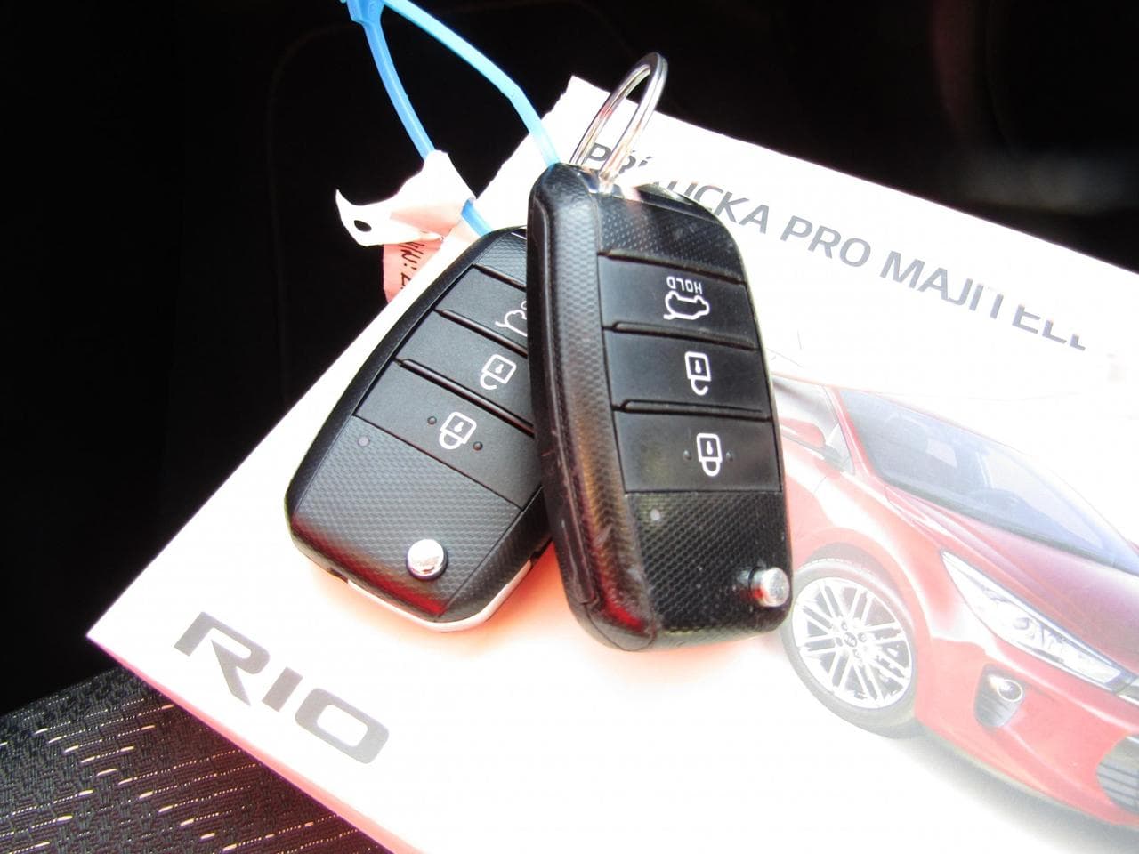 2019 Kia RIO - 16