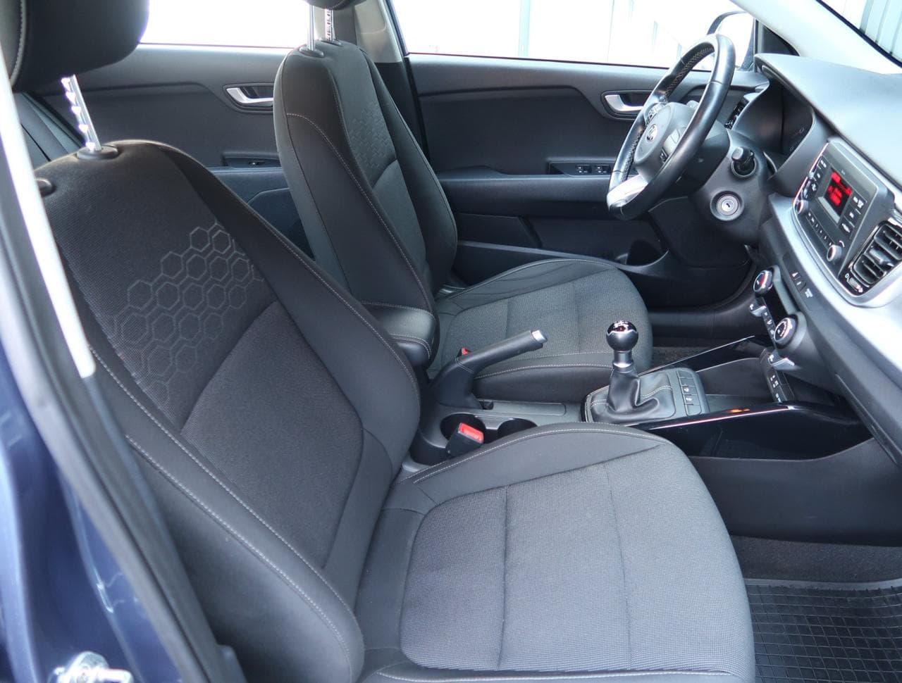 2020 Kia RIO - 16