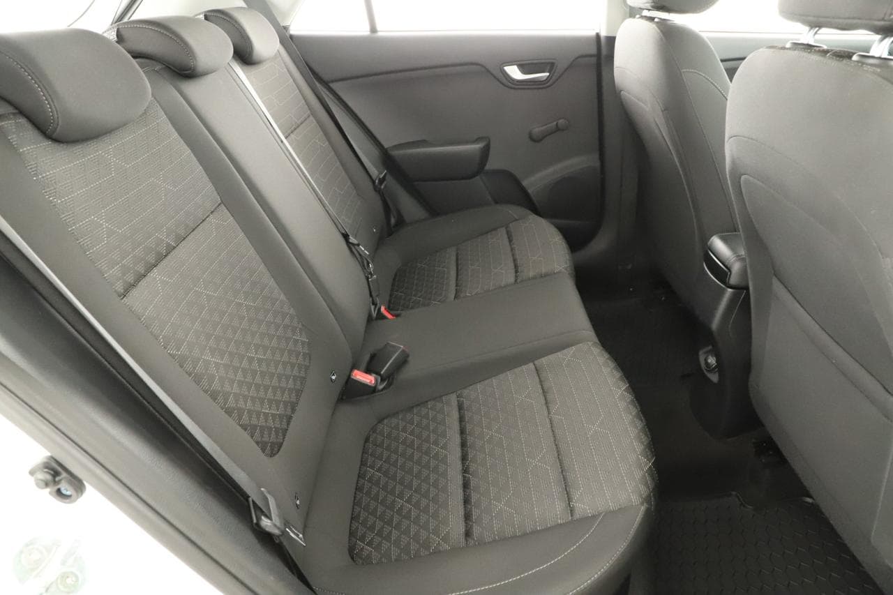 2020 Kia RIO - 11