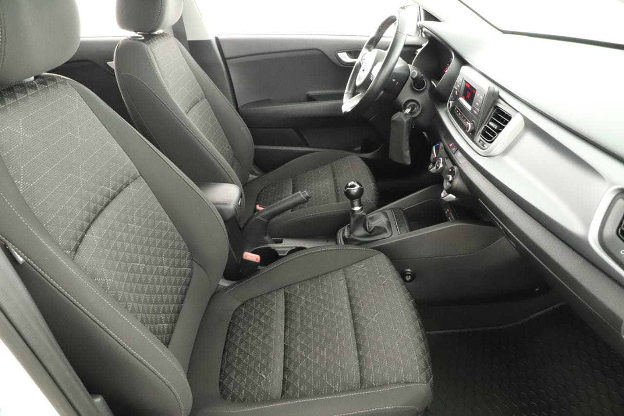2020 Kia RIO - 10