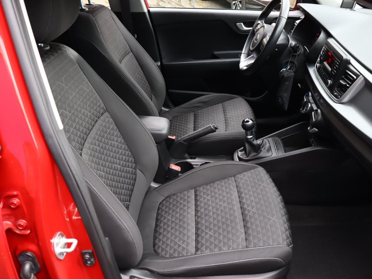 2020 Kia RIO - 10