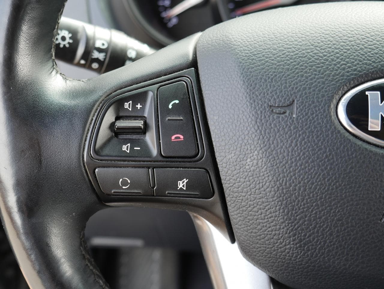 2016 Kia RIO - 18