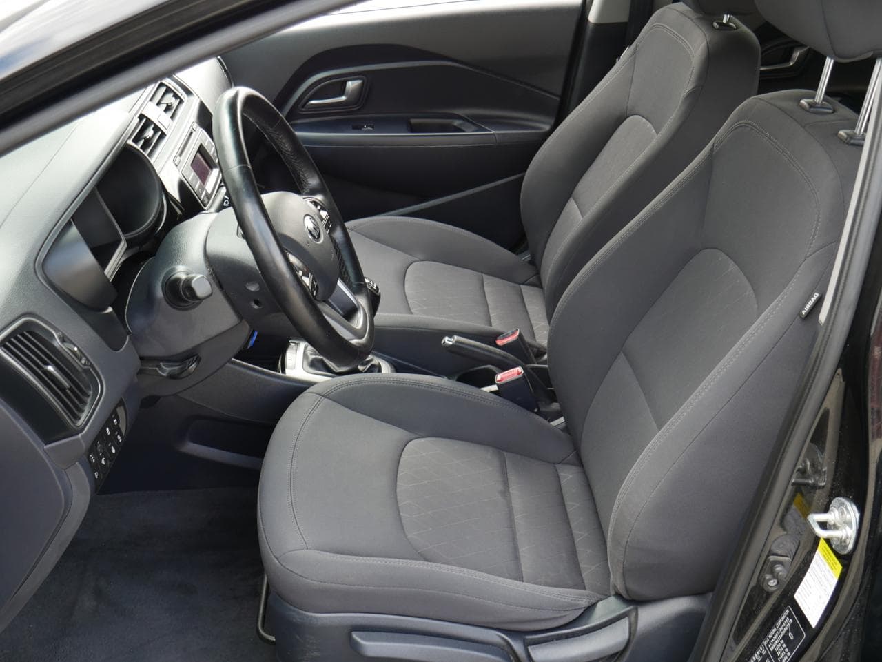 2016 Kia RIO - 13
