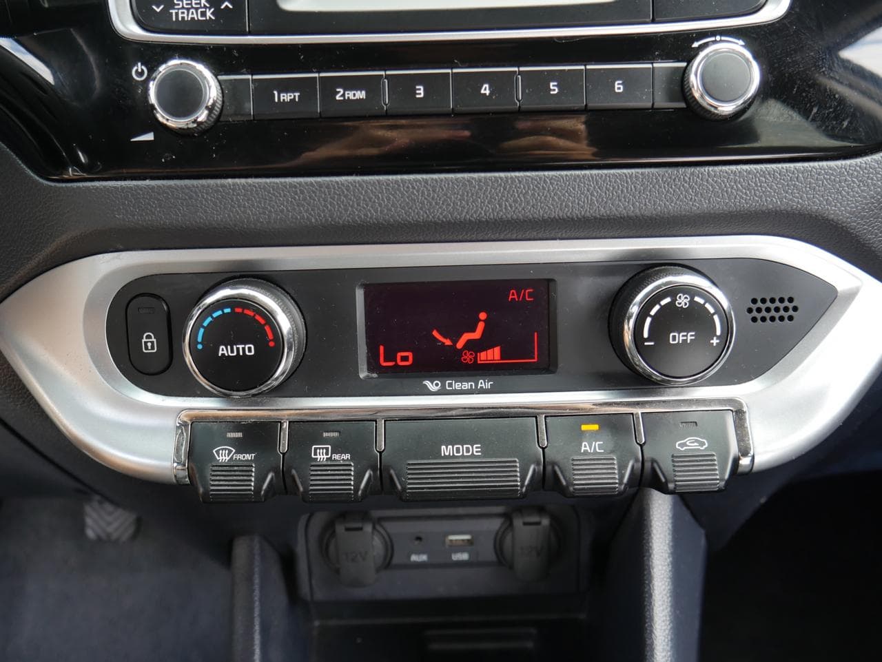 2016 Kia RIO - 26