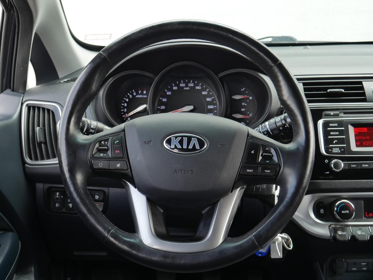 2016 Kia RIO - 16