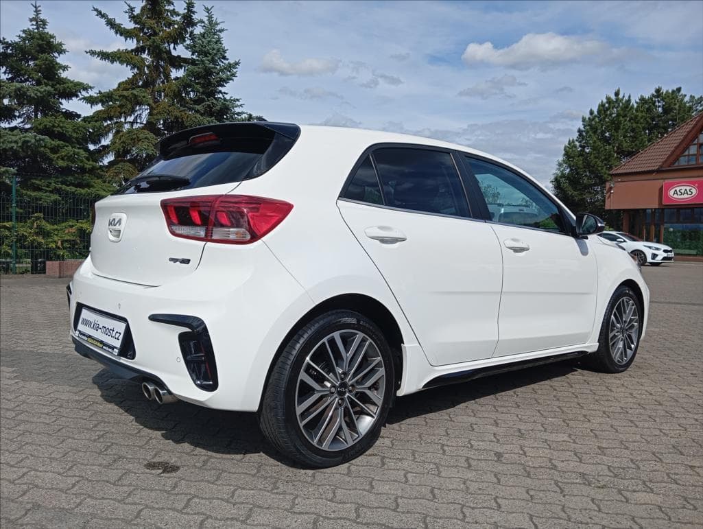 2022 Kia RIO - 14