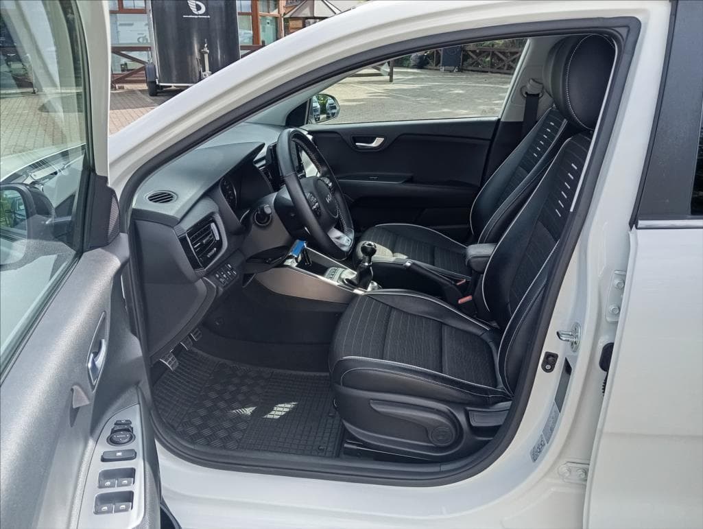 2022 Kia RIO - 22
