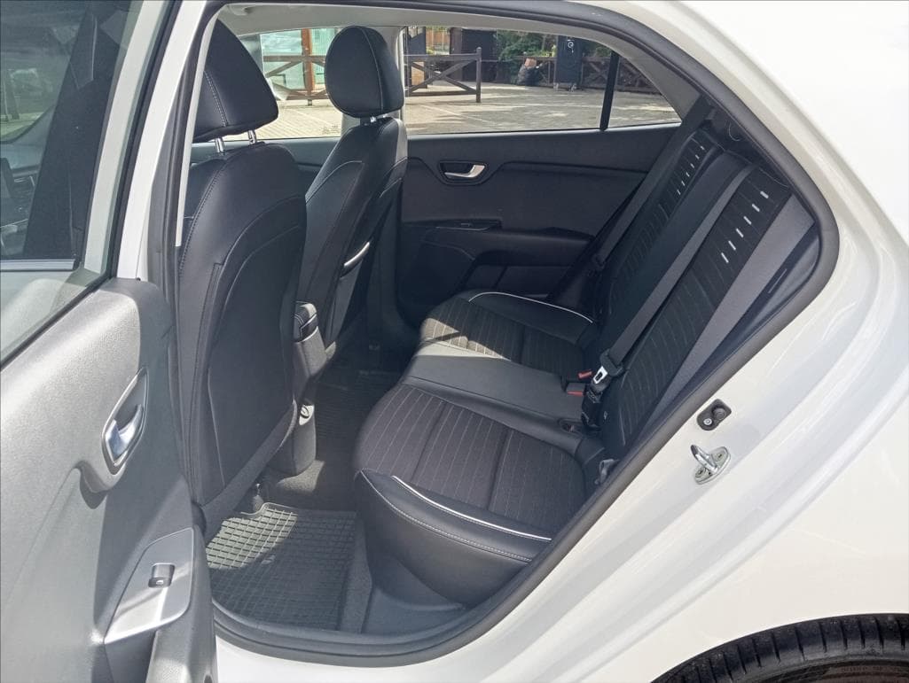 2022 Kia RIO - 23