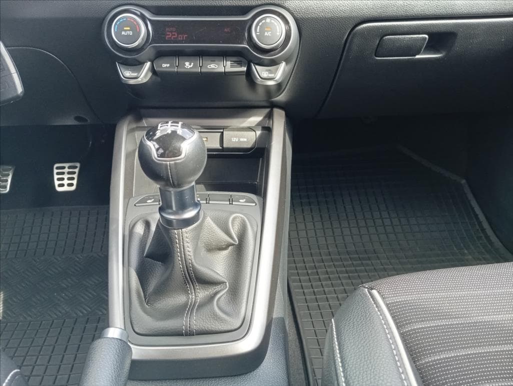 2022 Kia RIO - 33