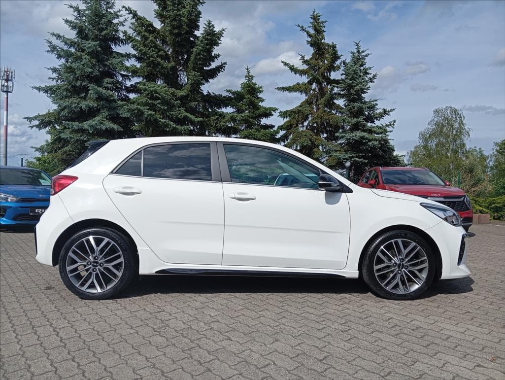 2022 Kia RIO - 16