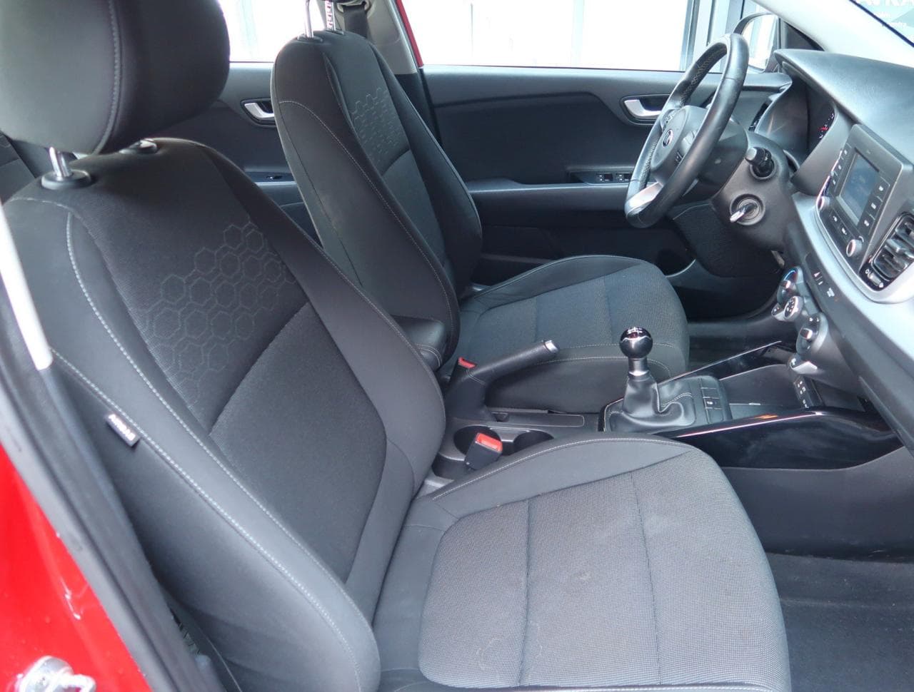 2017 Kia RIO - 19