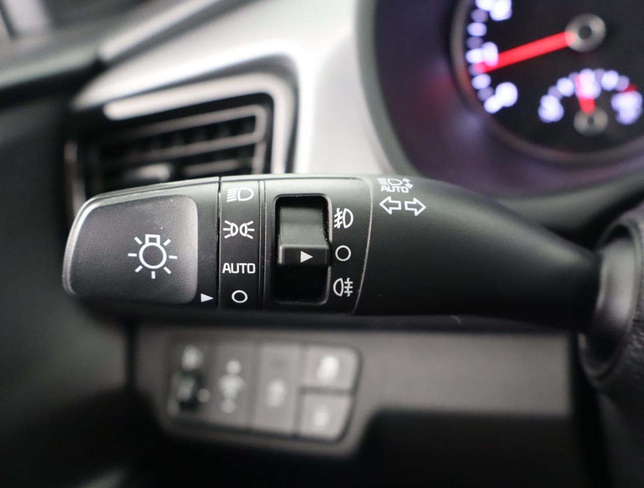 2023 Kia RIO - 37
