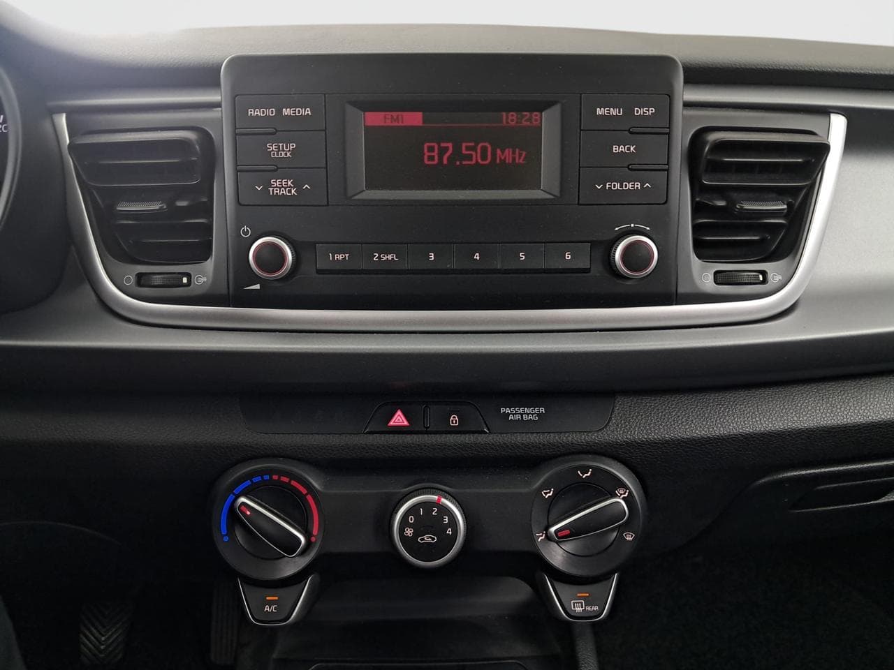 2018 Kia RIO - 18