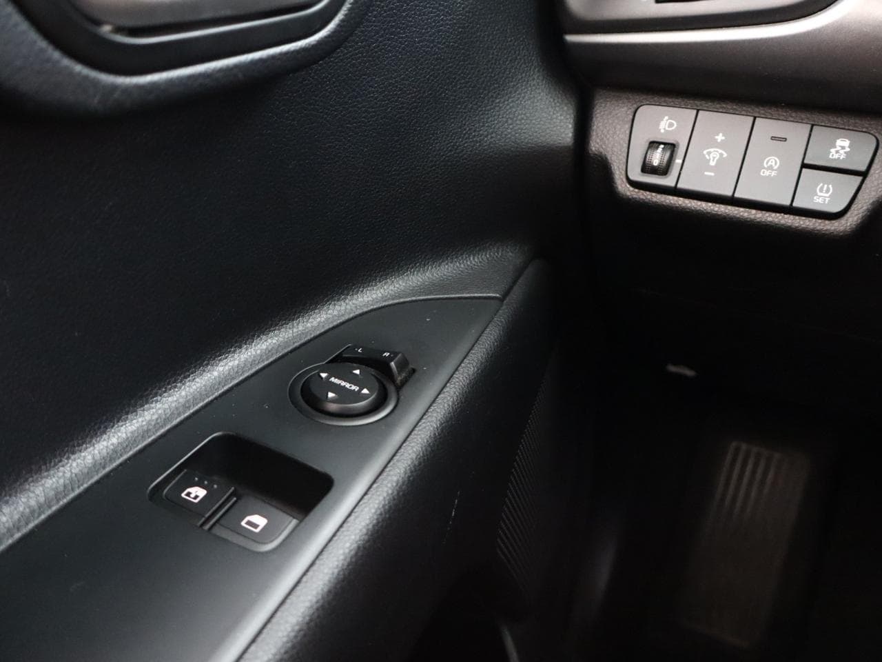 2023 Kia RIO - 19