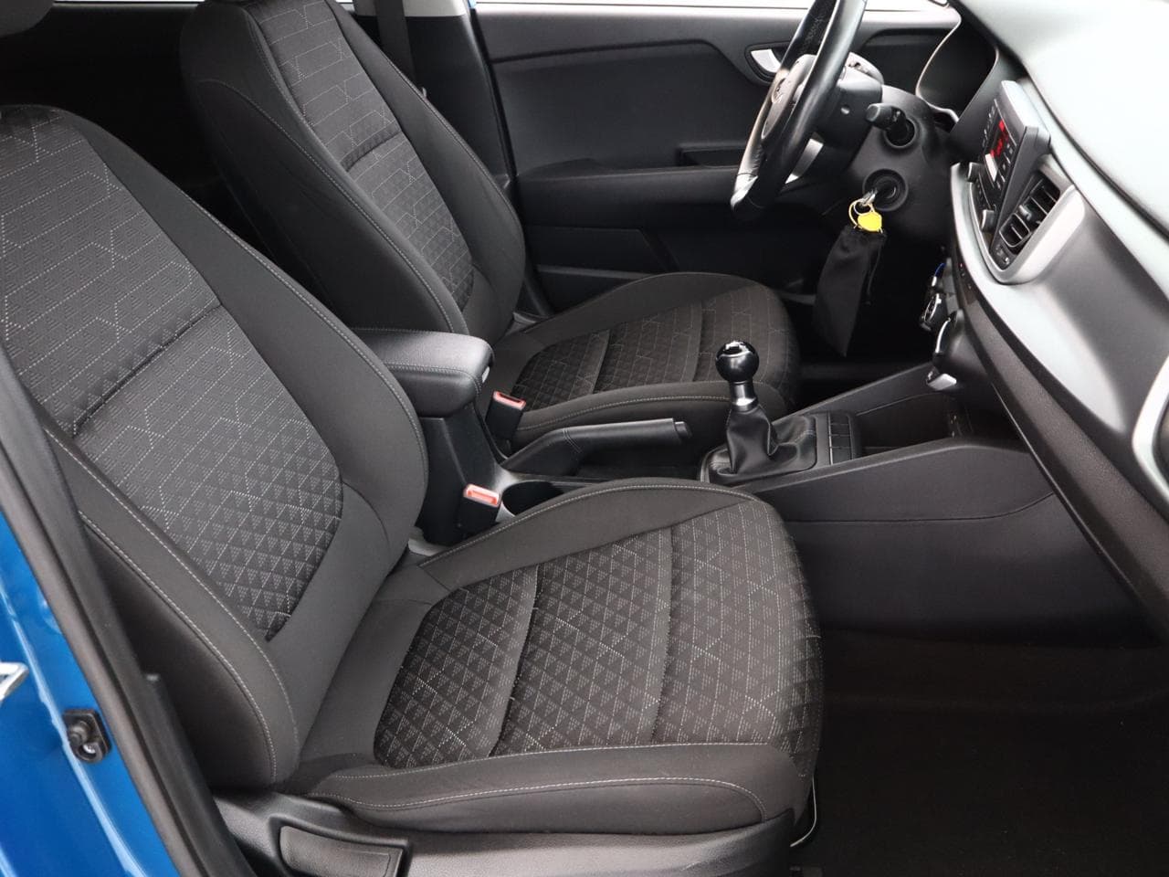 2023 Kia RIO - 10