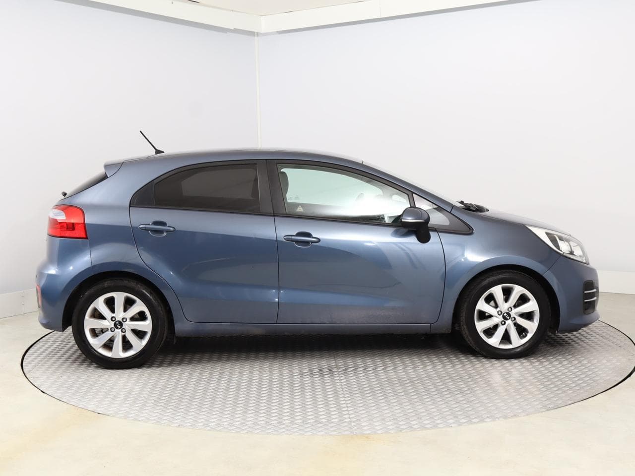 2016 Kia RIO - 8