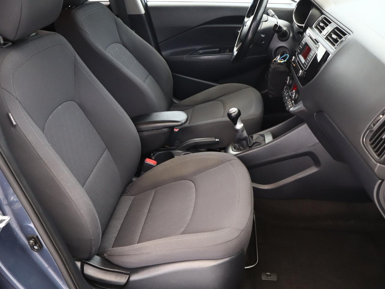 2016 Kia RIO - 10
