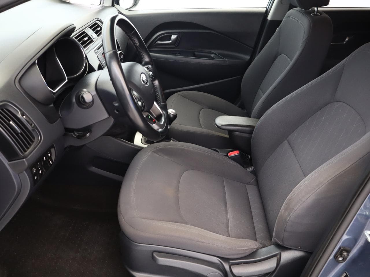 2016 Kia RIO - 13