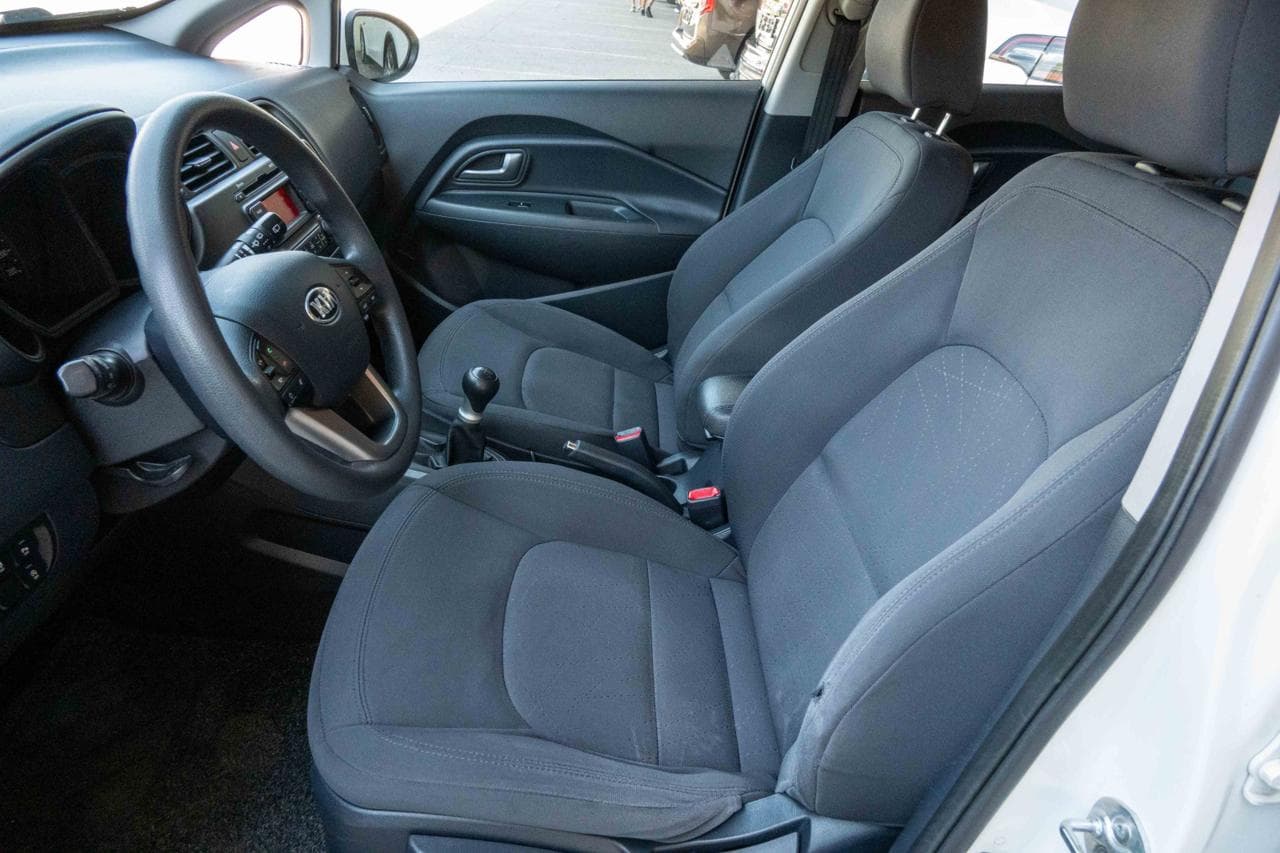 2013 Kia RIO - 16