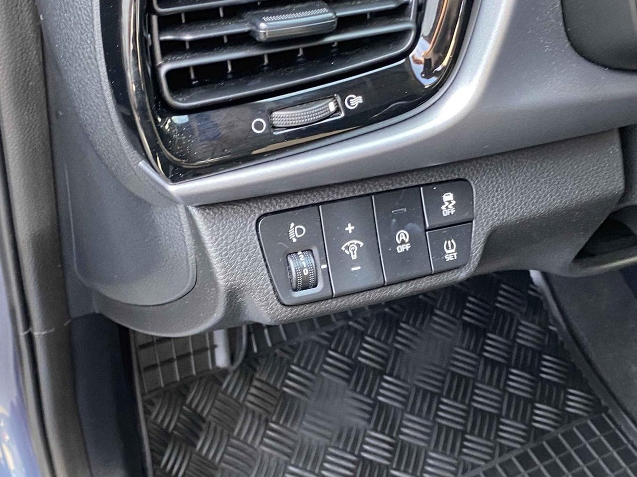 2022 Kia RIO - 12