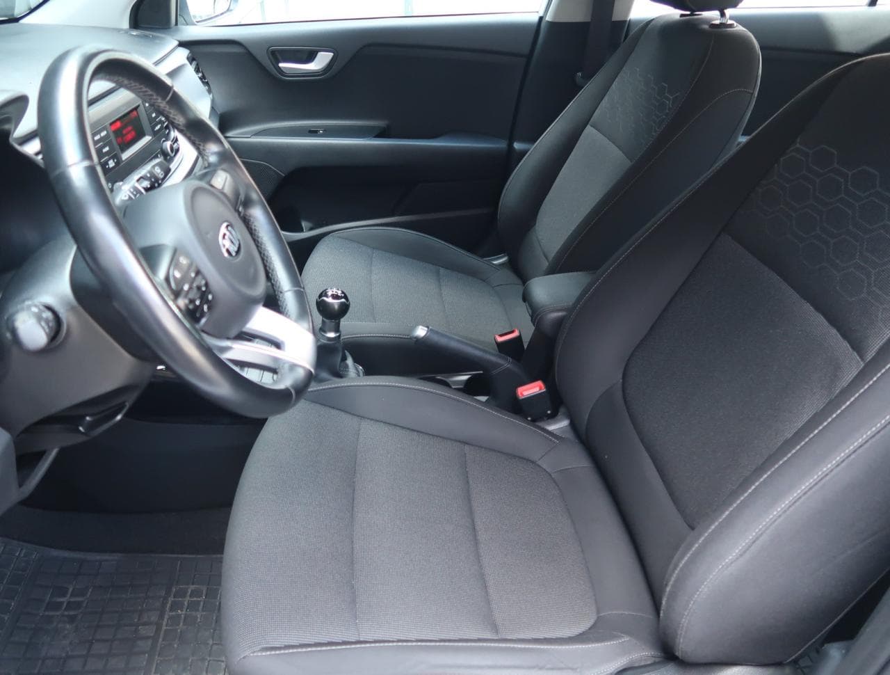2018 Kia RIO - 16