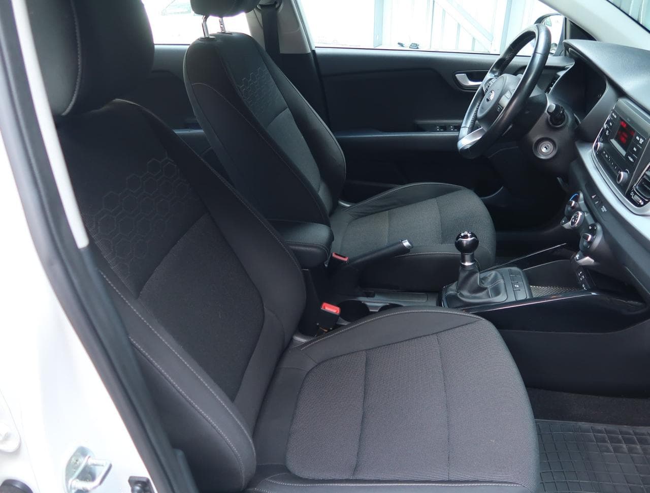 2018 Kia RIO - 12