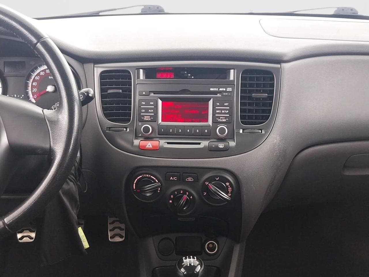 2011 Kia RIO - 18
