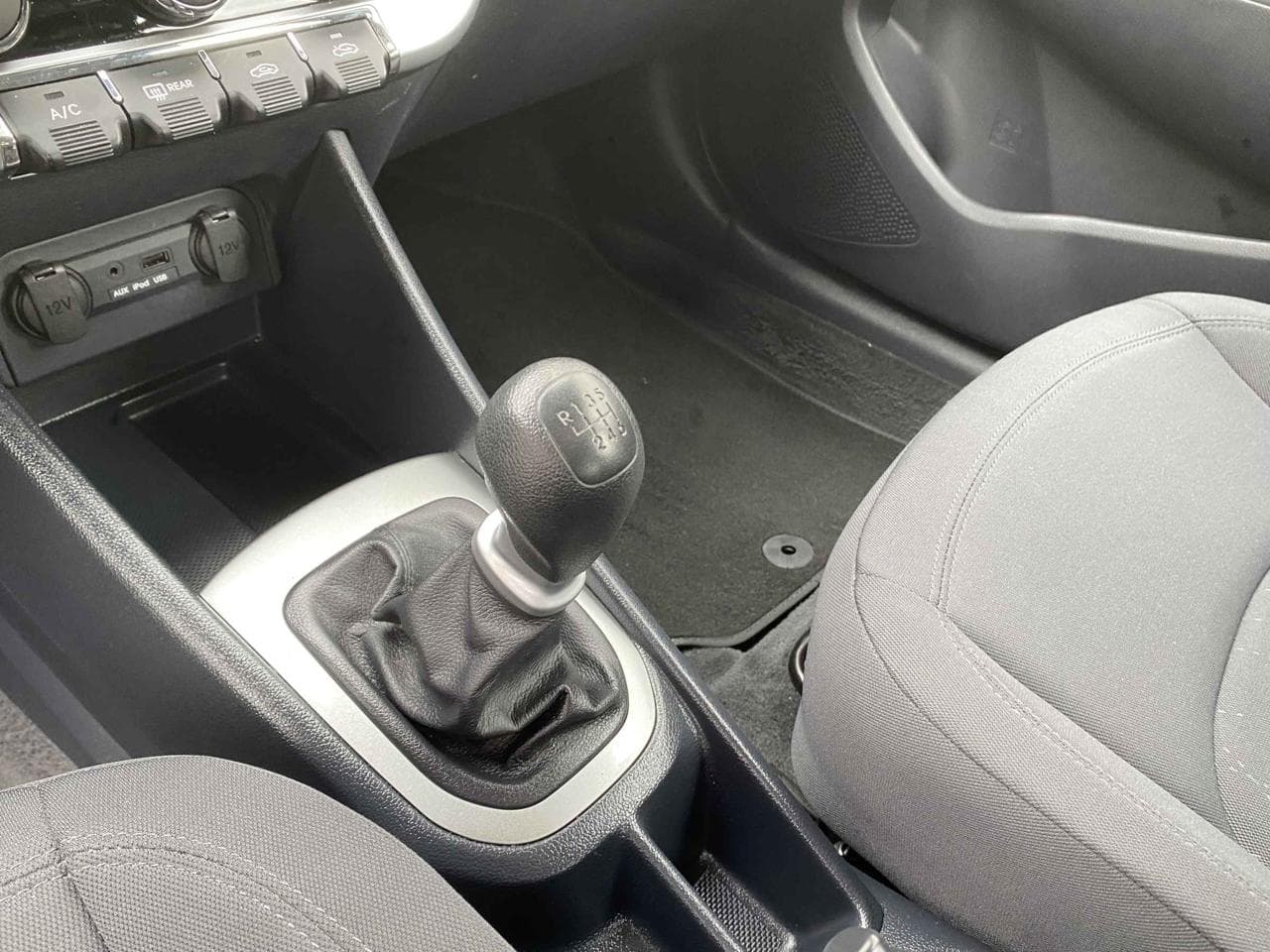 2015 Kia RIO - 16