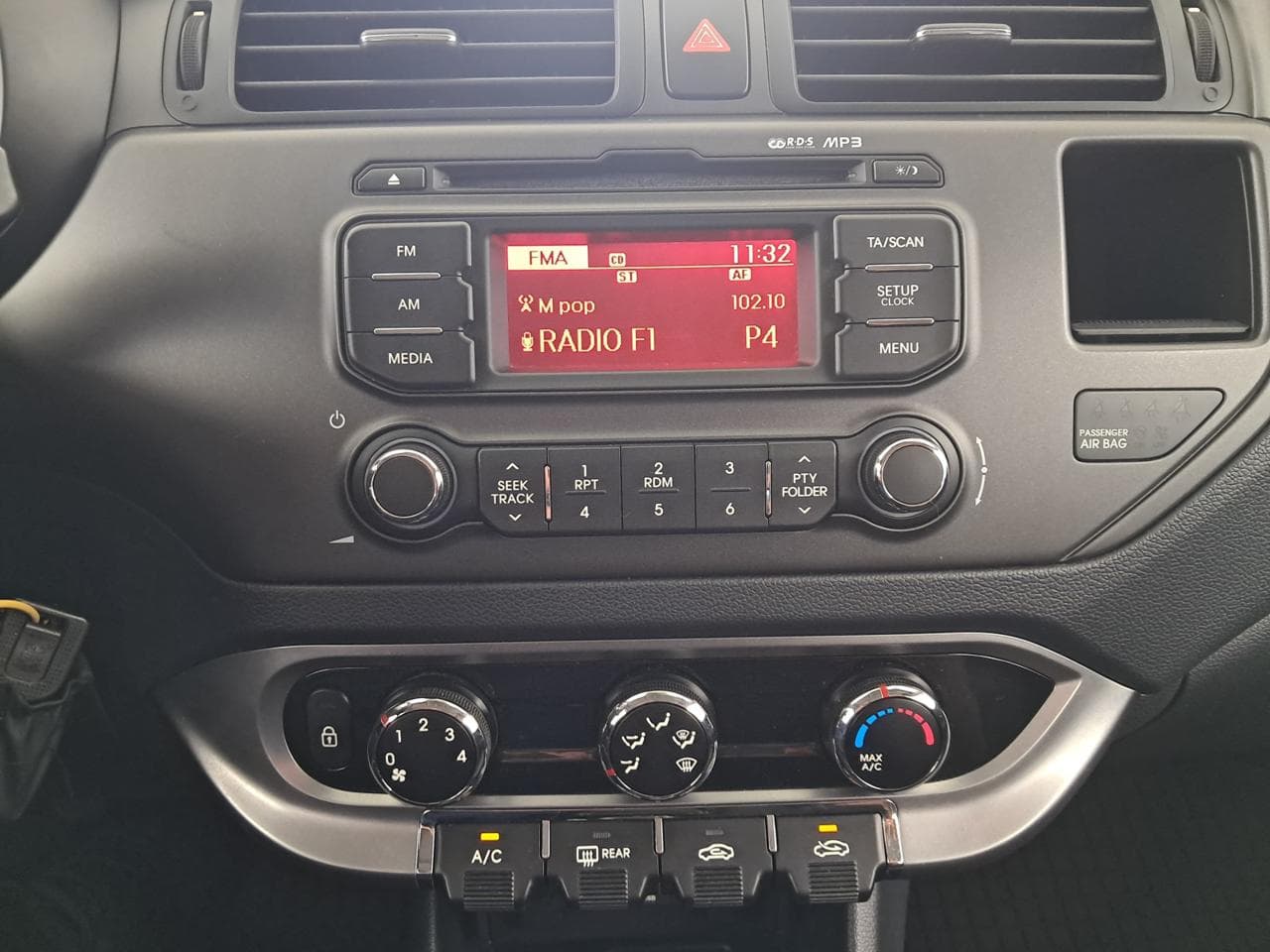 2012 Kia RIO - 18