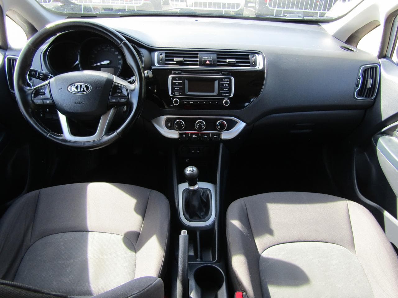 2016 Kia RIO - 8