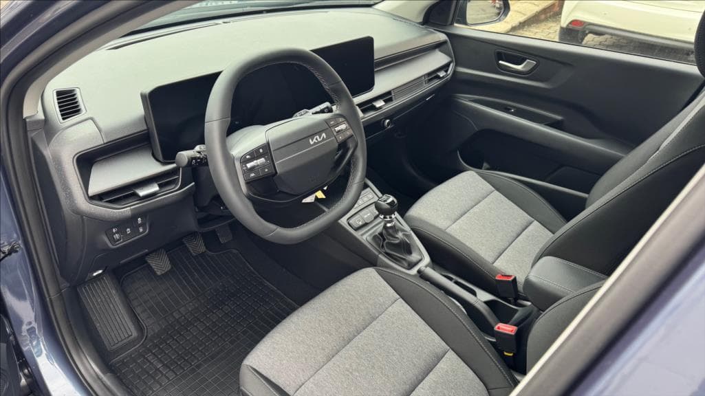 2025 Kia STONIC - 8