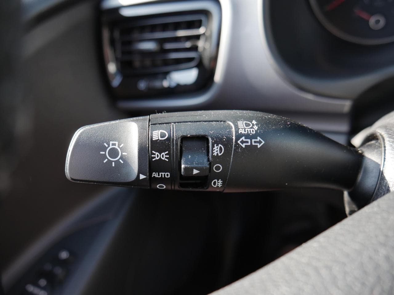 2022 Kia Stonic - 14