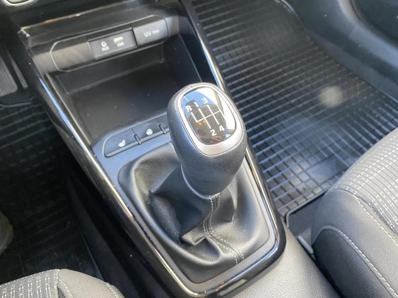 2018 Kia STONIC - 19