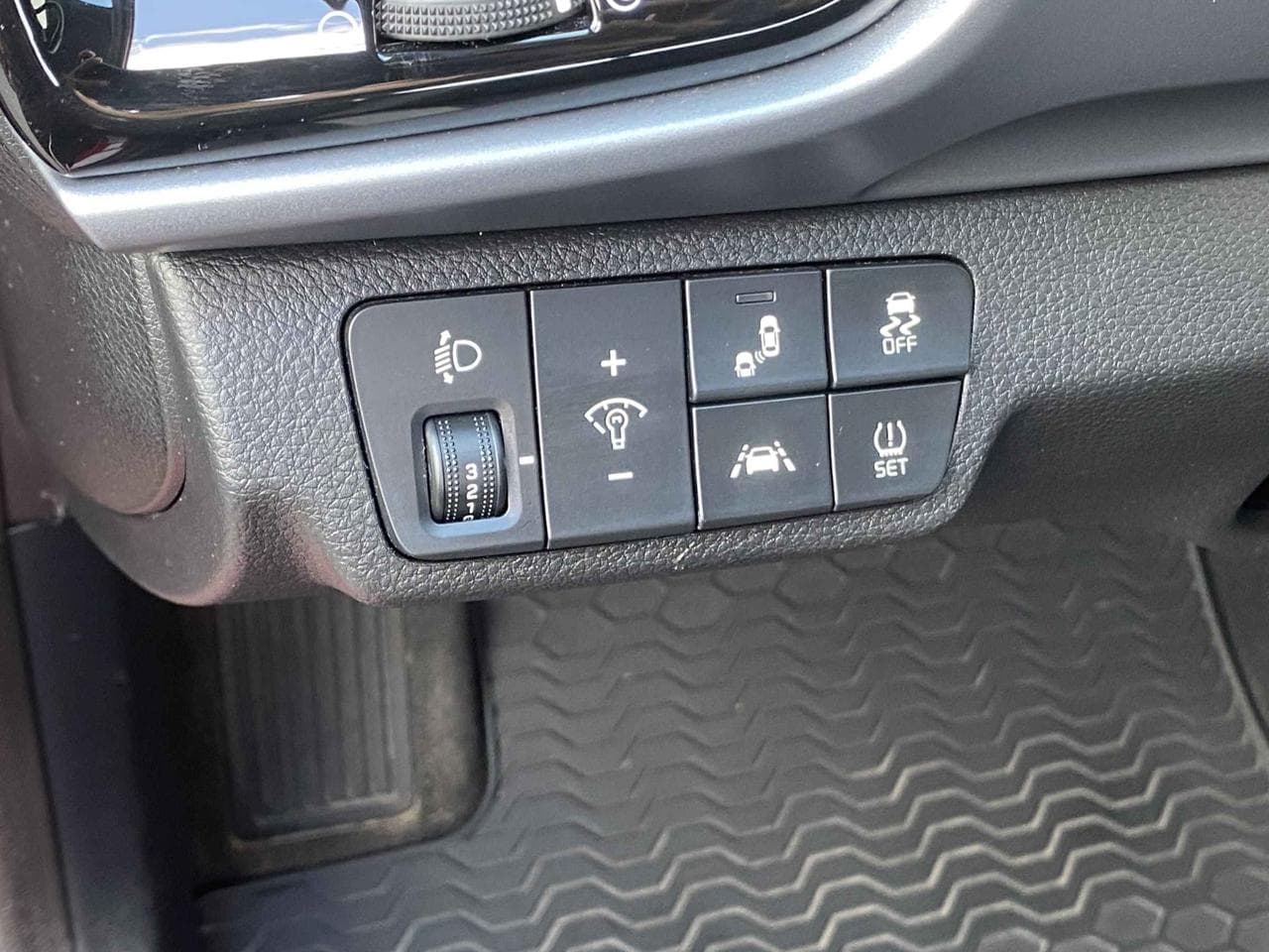 2020 Kia STONIC - 21