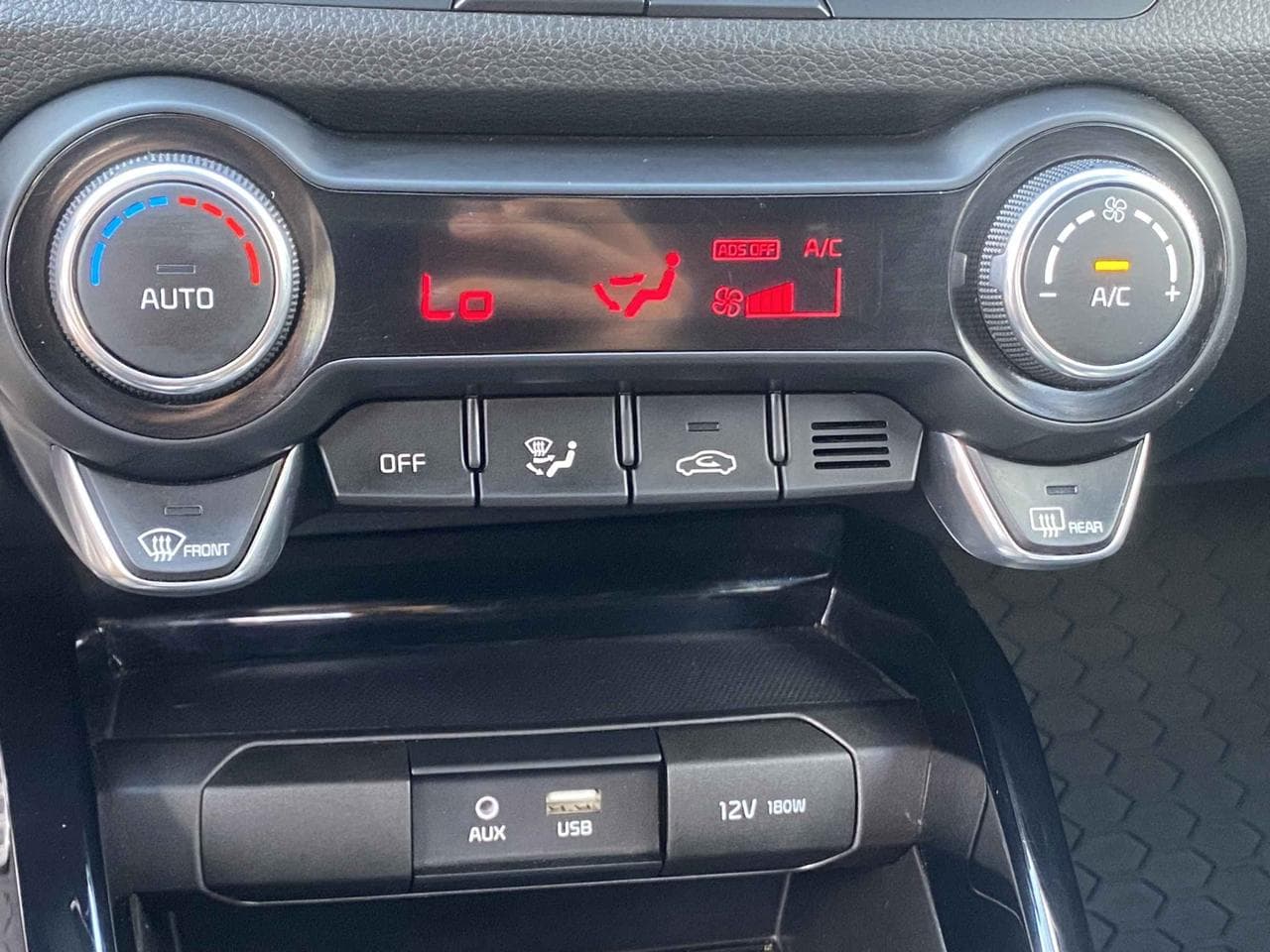 2020 Kia STONIC - 31