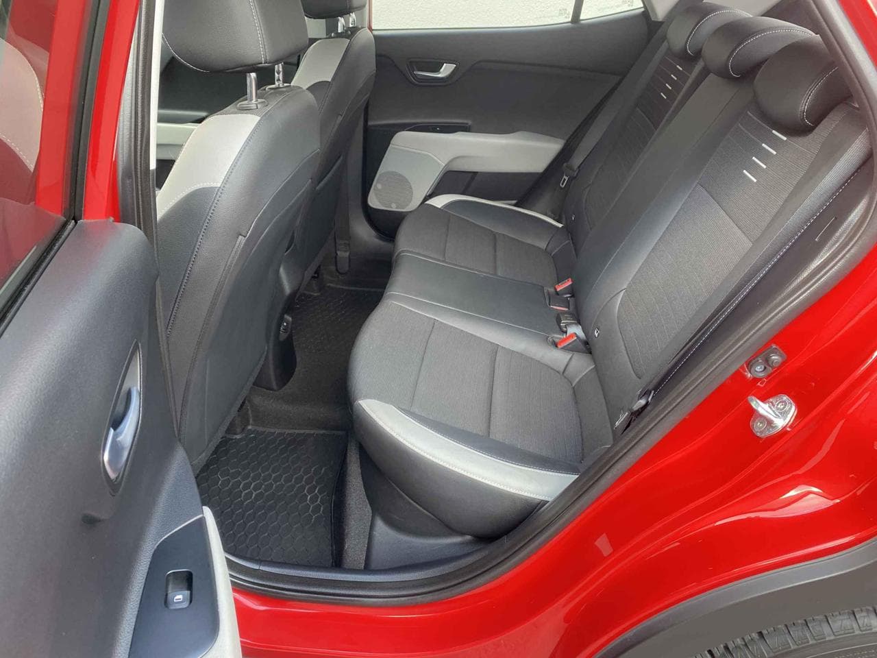 2020 Kia STONIC - 17