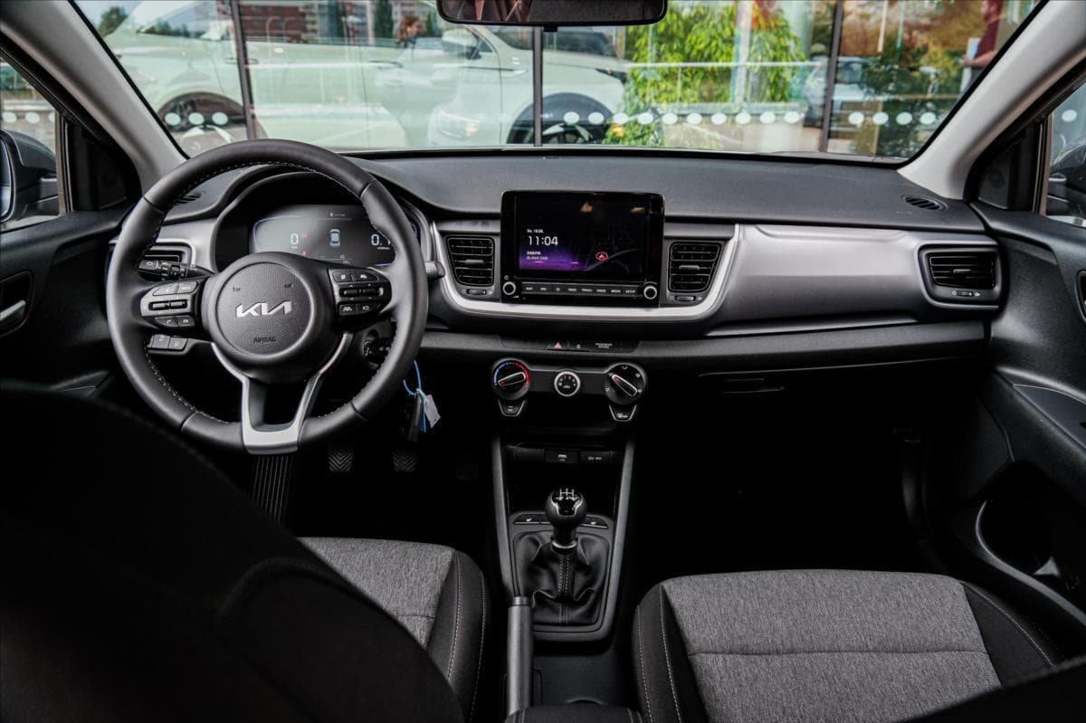 2025 Kia STONIC - 18